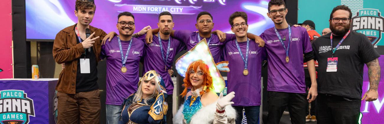 grupo posando no sana 25